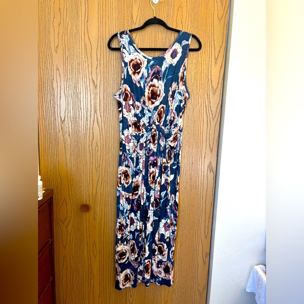MAURICES 24/7 sleeveless maxi dress. Sz L